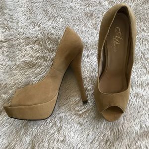 Nude pumps